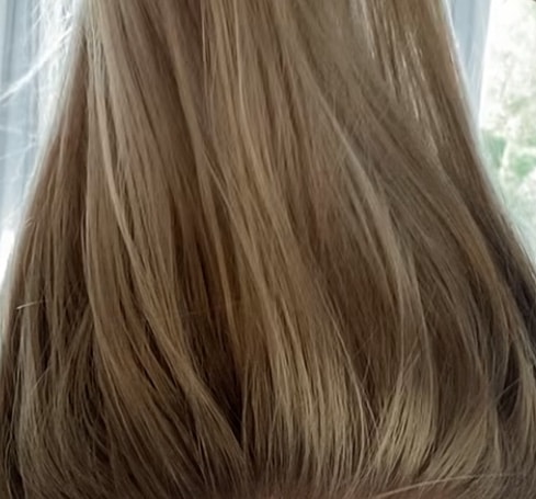 after picture of using the best purple shampoo for blondes by Oligo (Blacklight violet shampoo anti-yellow)
