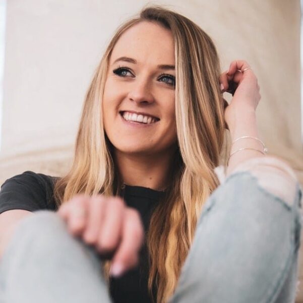 girl with blonde hair after toning it at home without bleach