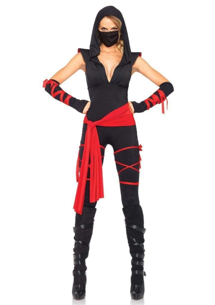 sexy Halloween ninja costume in red and black for women with face mask and with COVID mask as a Halloween costume idea 2020 by Very Easy Makeup