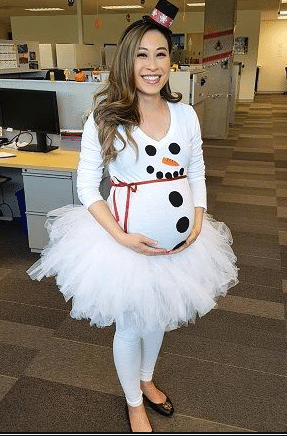 cute snowman costume for pregnant woman for Halloween