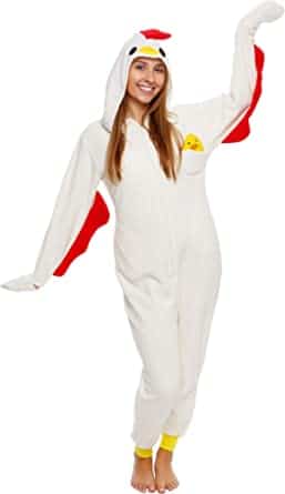 Warm chicken and zoo themed Halloween costume for women with face mask and with COVID mask as a Halloween costume idea 2020 by Very Easy Makeup