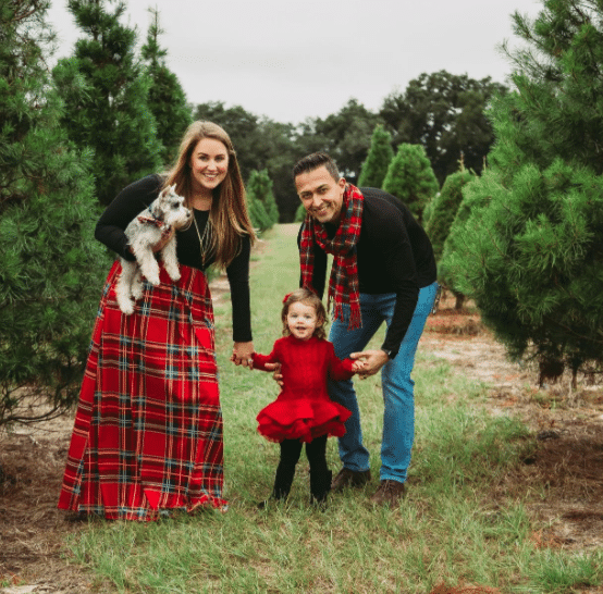 Outdoor Christmas Family Photo with Red Plaid Outfits