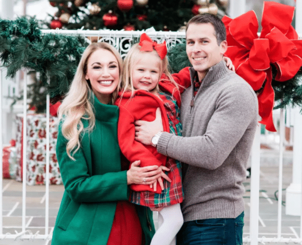 classy Christmas family photo outfit ideas