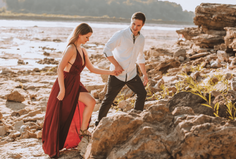 fall engagement photo shoot ideas and fall engagement photo dress