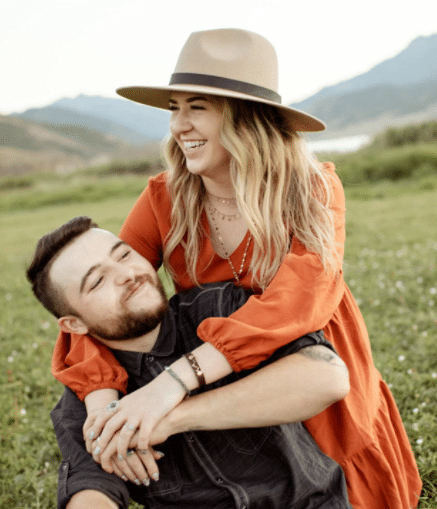 fall engagement photo shoot outfit ideas