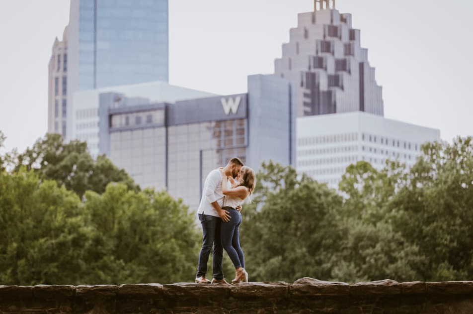 spring engagement photo outfits of jeans and simple shirt