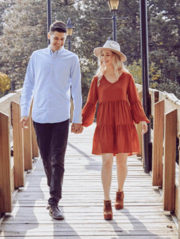 Thanksgiving Outfit Idea for Women with Brown Tunic Dress