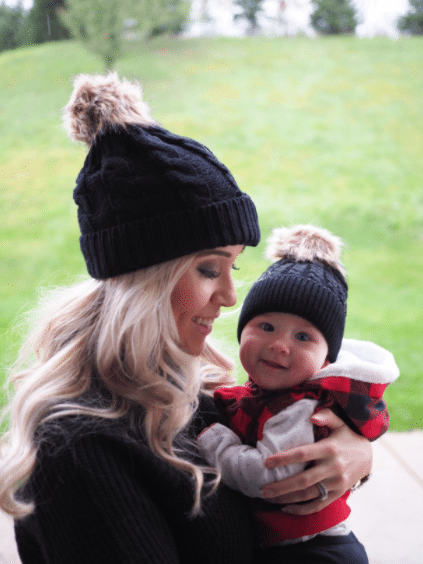 cute mother and baby fall outdoor picture idea with matching hats