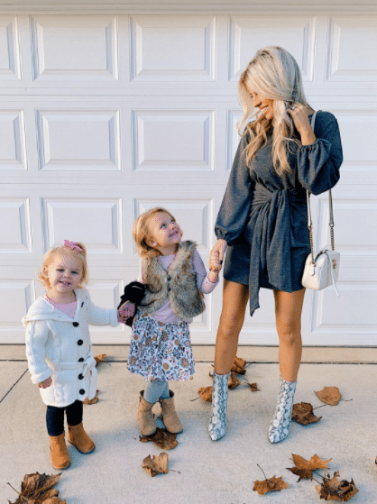mother and toddler girl at-home family photoshoot inspiration for fall