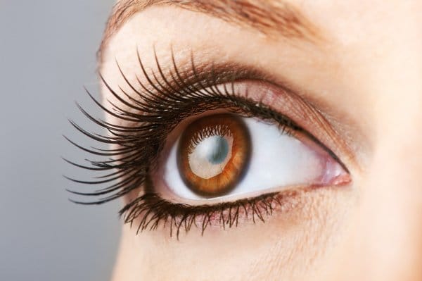 woman with thick, long eyelashes to look younger with makeup