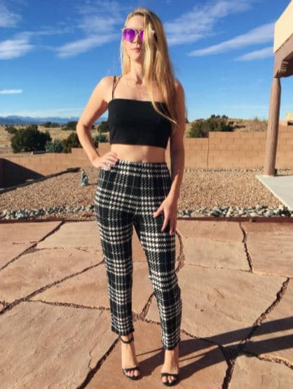 SweatyRocks two piece plaid pants and black crop top for Baddie outfits