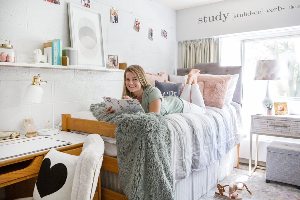college dorm room decor with pillows