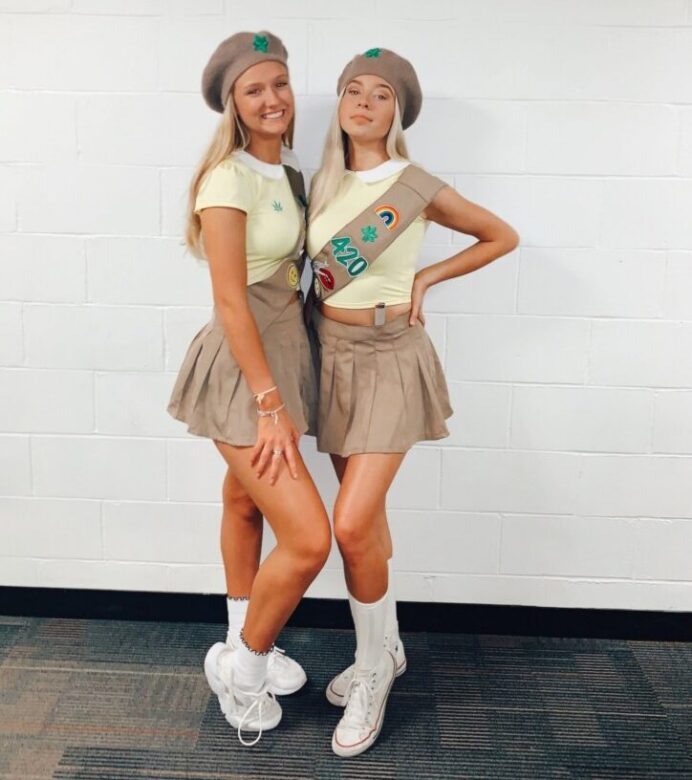 easy DIY sailor Halloween costumes for teenage girls best friends