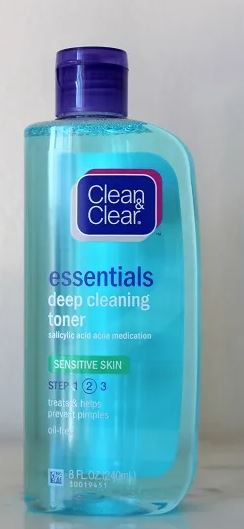 Clean & Clear Deep Cleaning toner for teens with acne