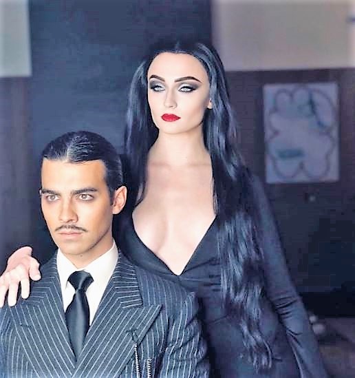 Gomez and Morticia couples costumes from the movie The Addams Family for Halloween costume idea