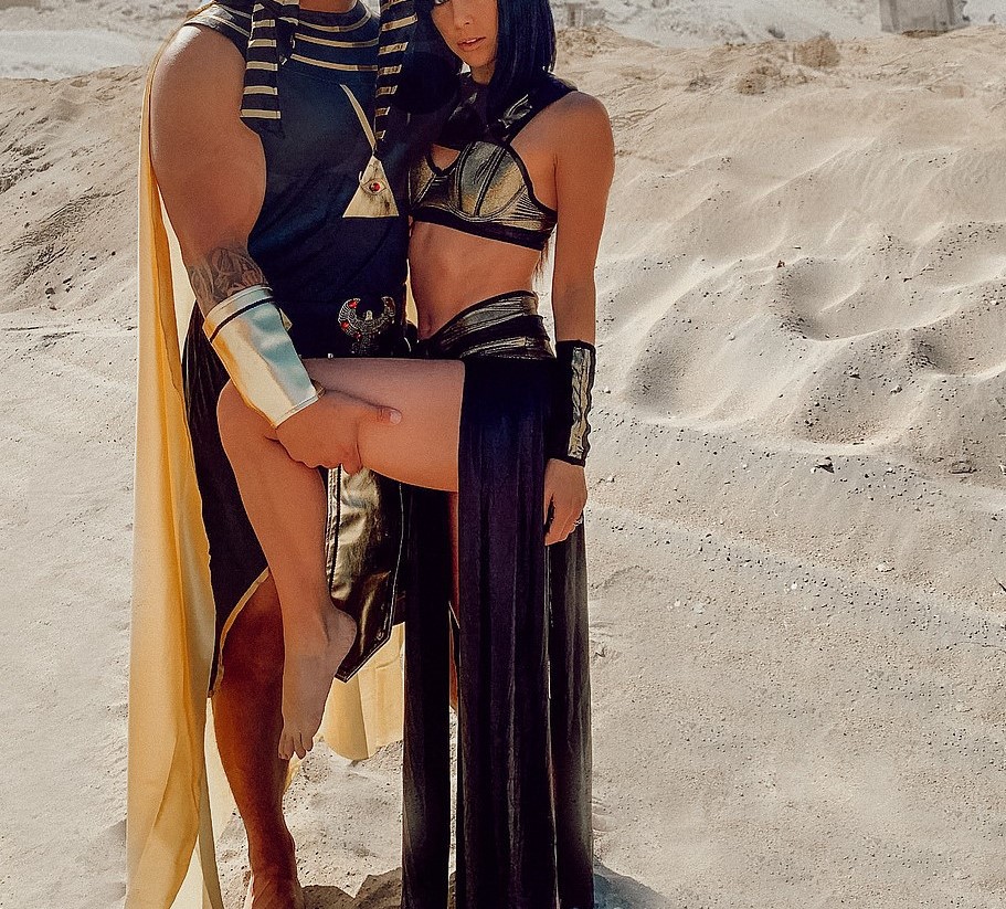 sexy Egyptian god and goddess black and gold Halloween costume idea