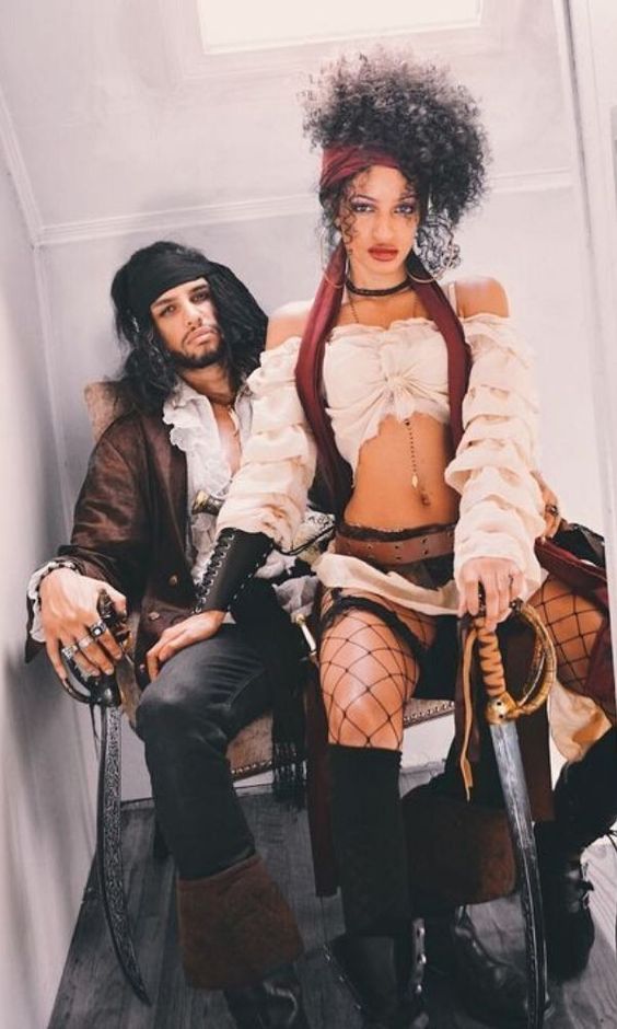 Sexy Pirates Halloween Costumes for Couples