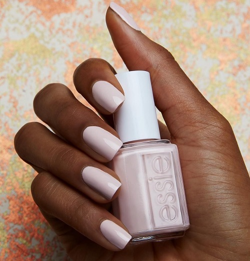 essie light pink nail polish on dark skin for fall with essie Lighten the Mood nail polish
