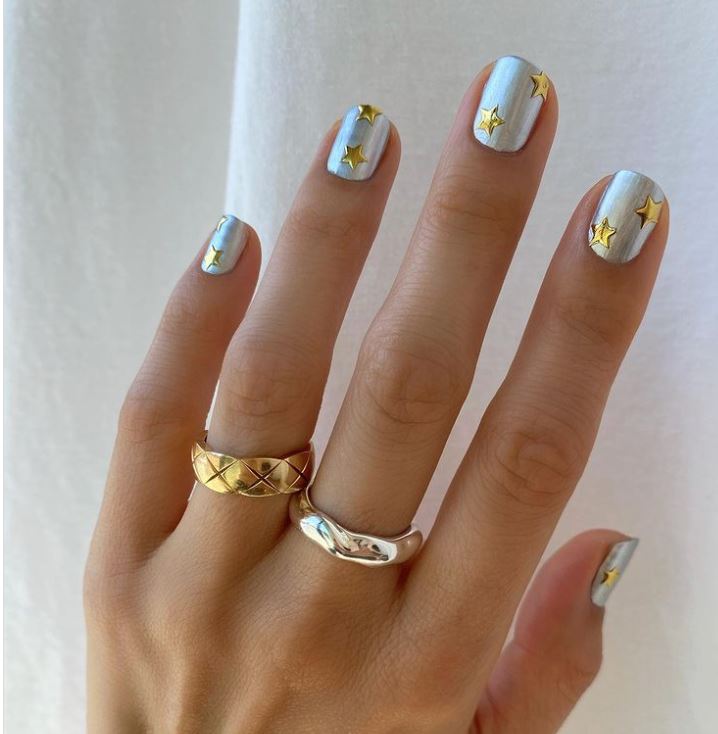 light silver with stars for easy New Year's Eve Nails