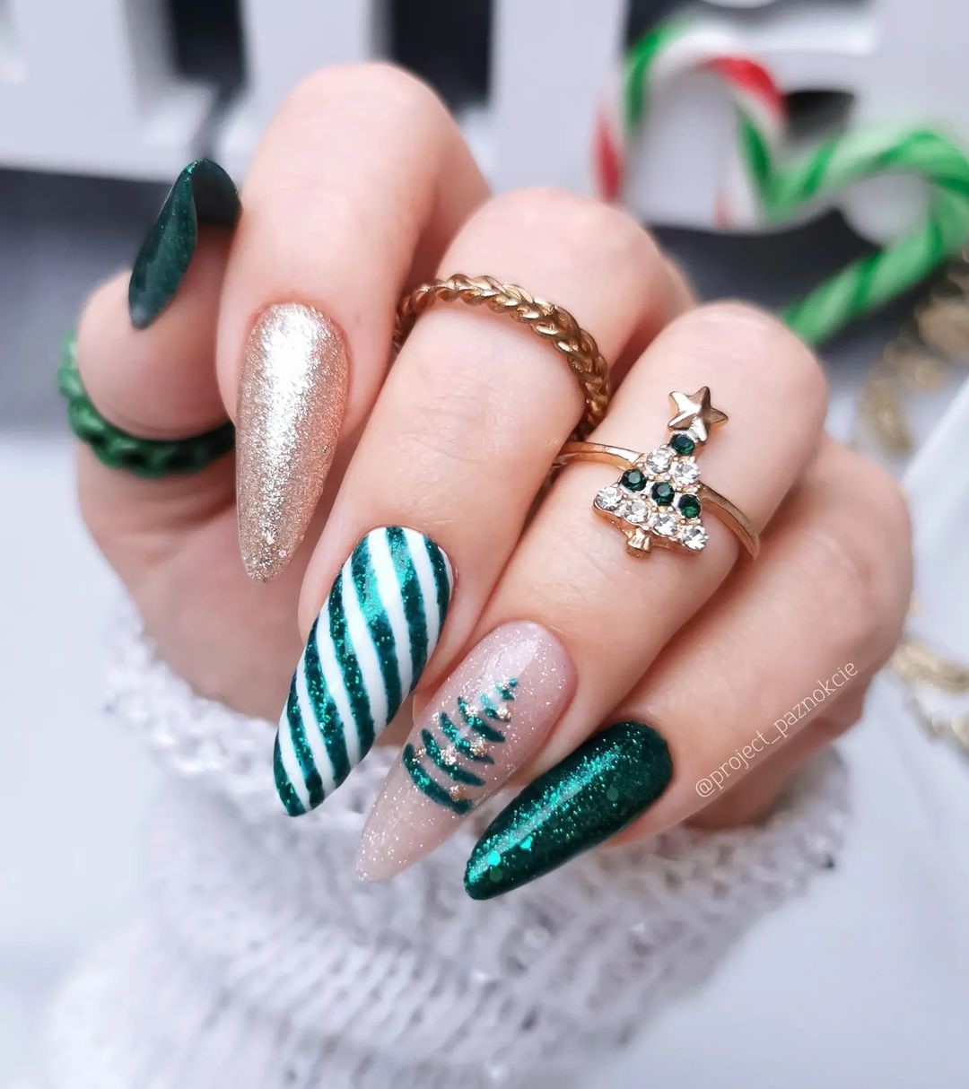 Christmas Nails Green and Gold