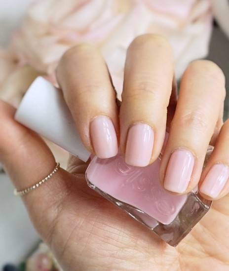 essie gel Inside Scoop best gel nail polish for fair skin