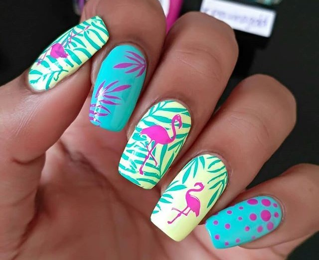 flamingo cruise nail design idea