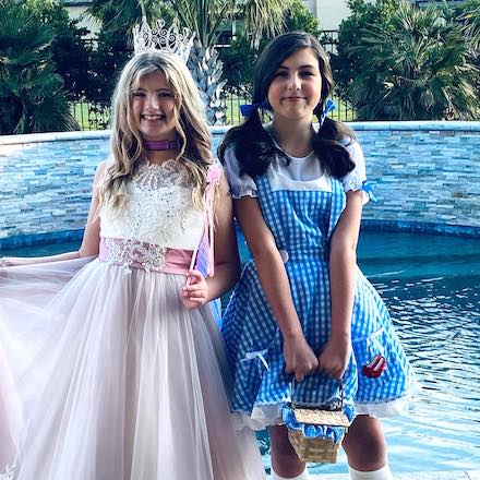 2 Best Friend Halloween Costumes Glinda and Dorothy