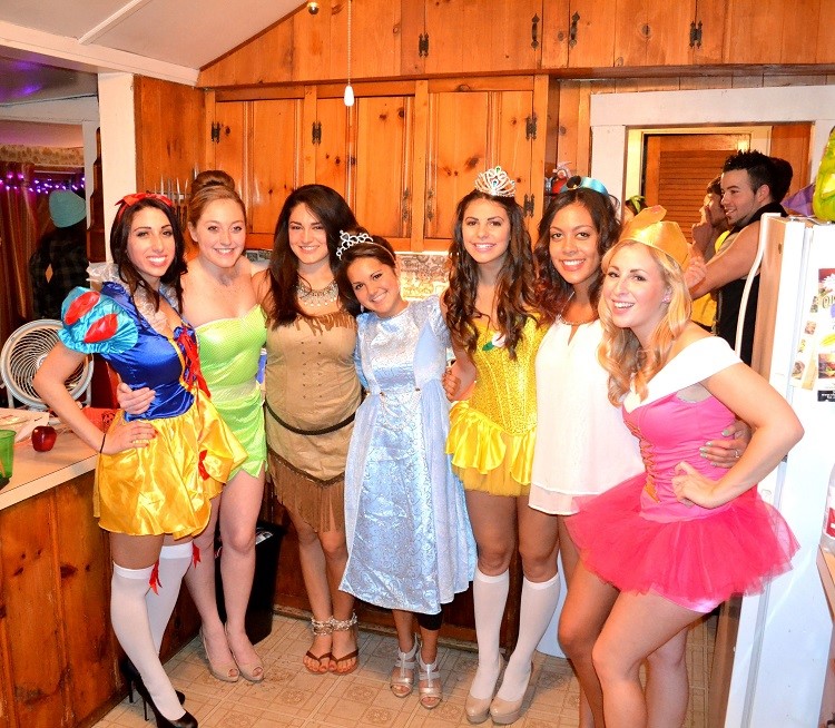 Disney princesses costumes for college students
