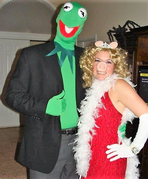 Creative Couples Halloween Costumes Miss Piggy and Kermit the Frog