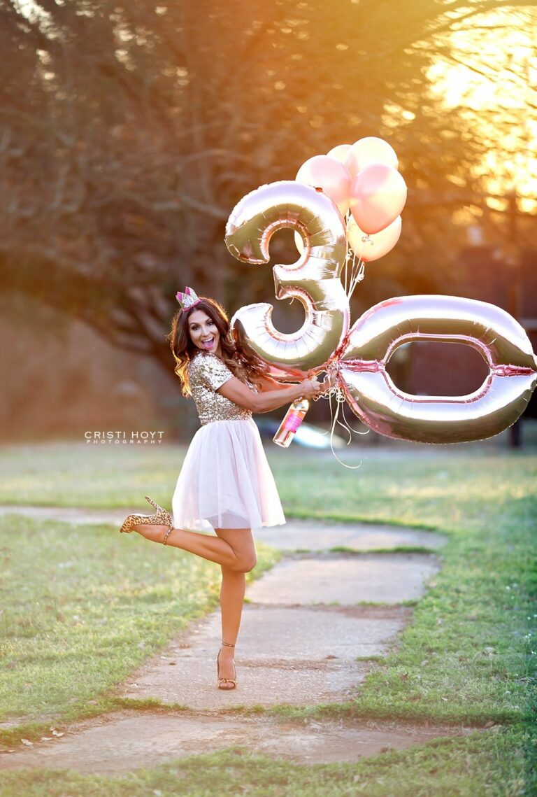 11 Cute 30th Birthday Photoshoot Outfit Ideas