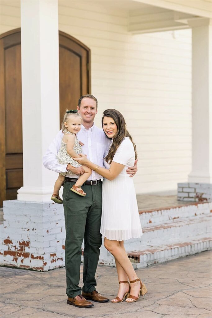 Family Photoshoot Outfits in White and Green for Spring/Summer