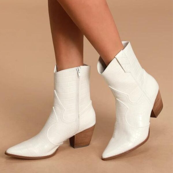 How to Wear White Cowboy Boots 19 White Cowboy Boots Outfits