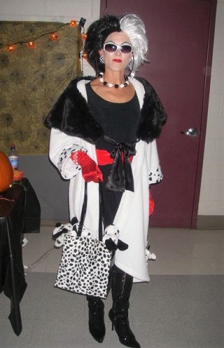Cruella De Vil Halloween Costume DIY with Coat