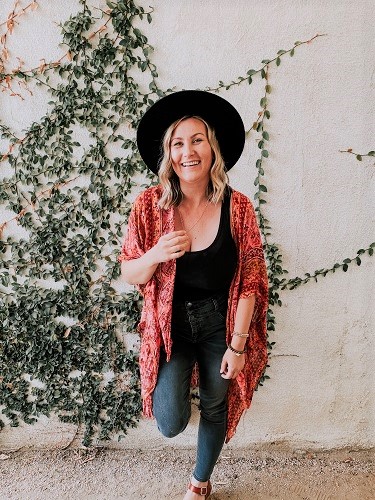 Fall Outfit with Red Kimono, Jeans, Hat, and Tank Top