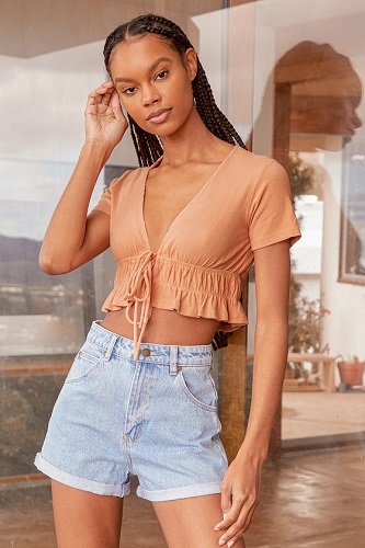 What to Wear with High Waisted Jean Shorts: Crop Top