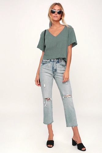Wide Leg Jeans Outfit with T Shirt and Sandals