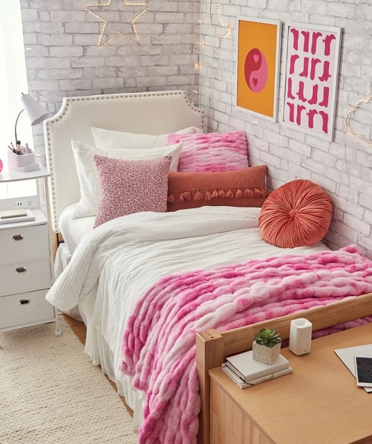 College Dorm Room Idea with Wallpaper
