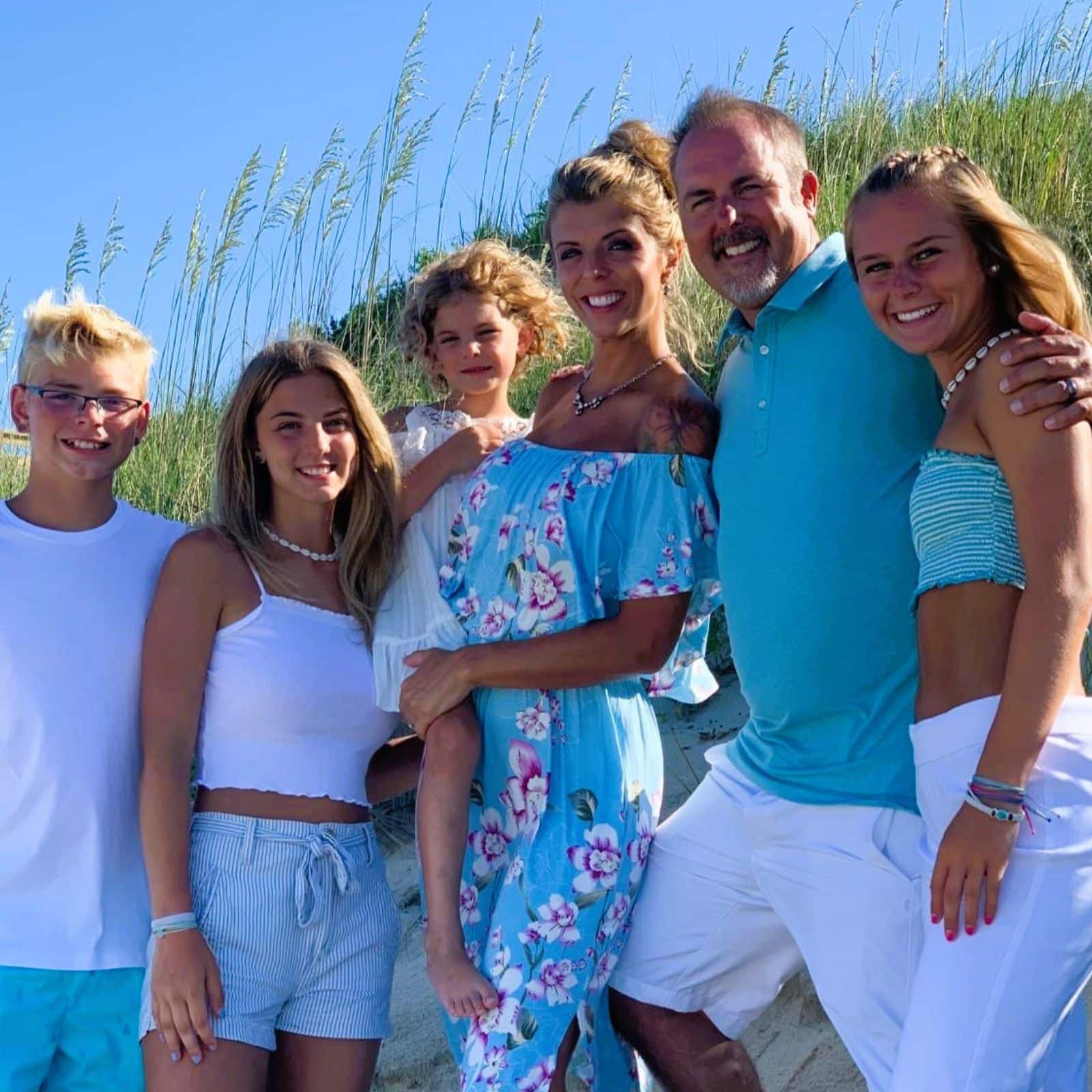 Family Beach Photo Outfits And Ideas Everyone Will Love.