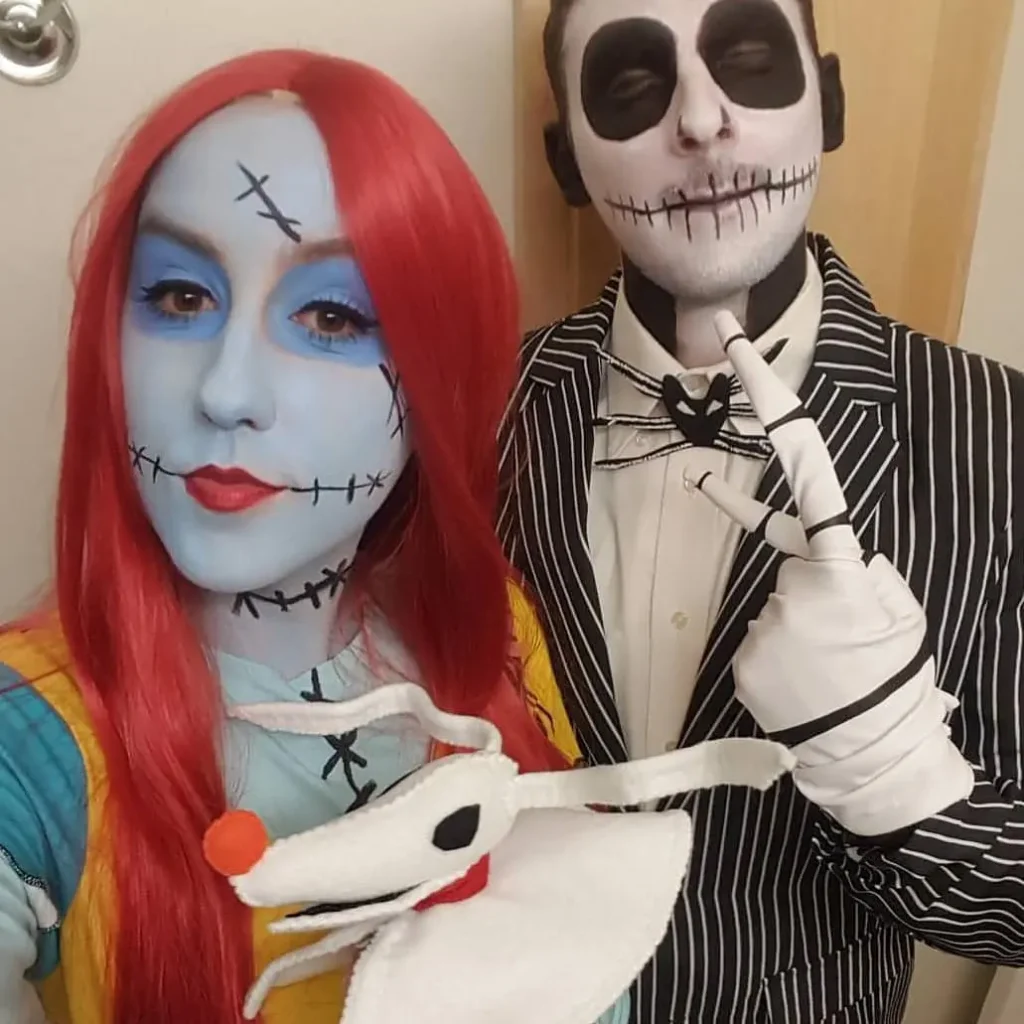 Disney couples costumes Sally and Jack Skellington