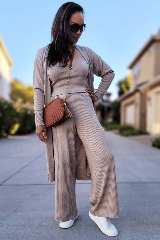 17 Cozy Lounge Outfit Ideas + Cute Loungewear Sets You’ll Love