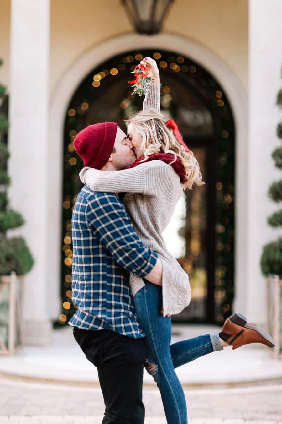 Christmas Couple Pictures Under Mistletoe