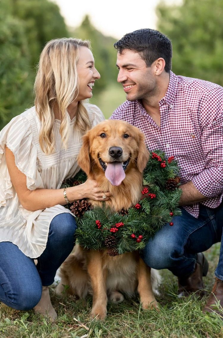 Christmas Couples Pictures with Dog