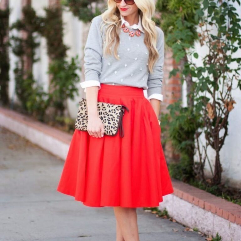 21 Cute Christmas Outfits to Wear This Holiday Season 2023