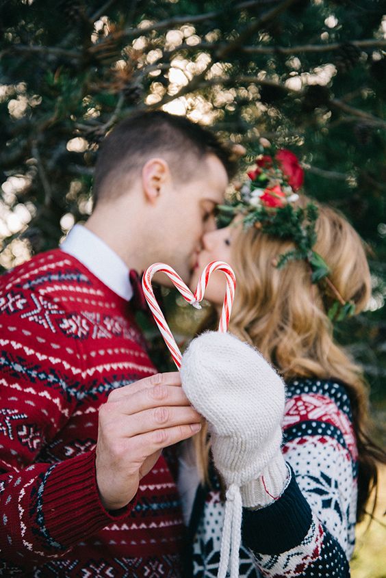 Cute Christmas Couples Pictures