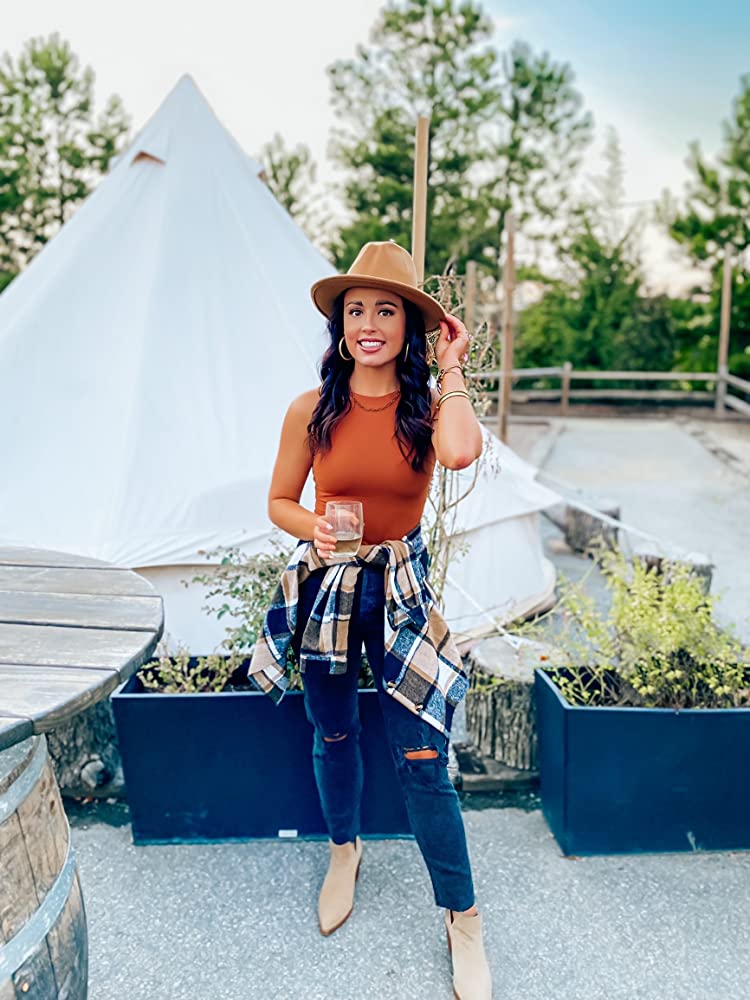 Fall Outfit with a Shacket, Jeans, and a Fedora Hat