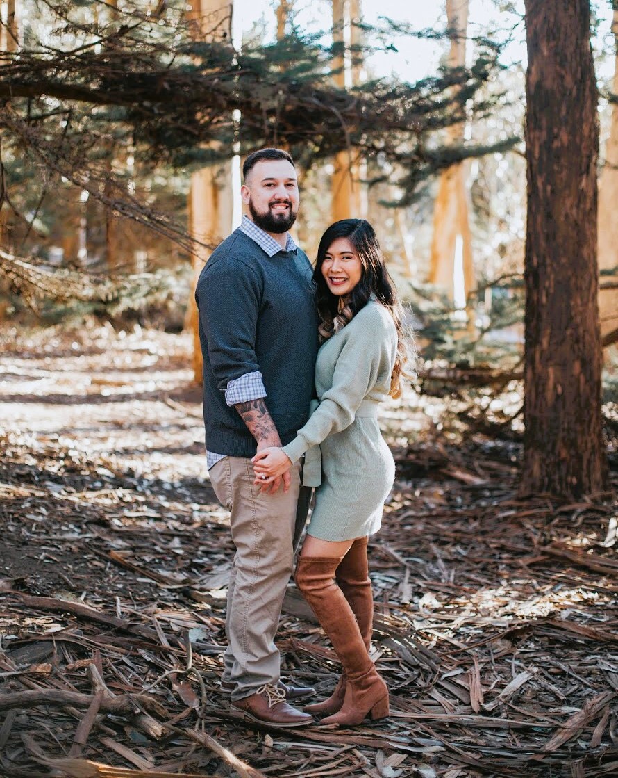 Fall Engagement Photoshoot Outfit Idea