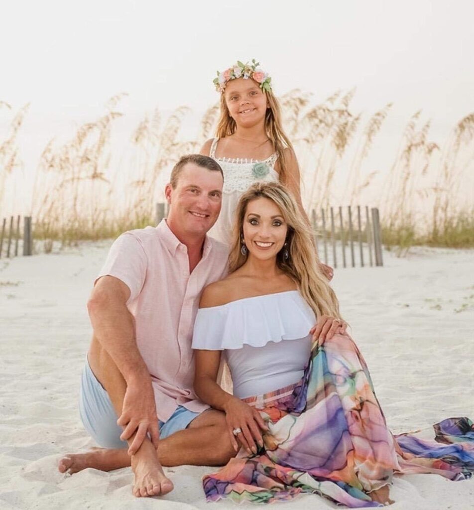 21 Best Beach Family Photo Outfit Ideas for Summer