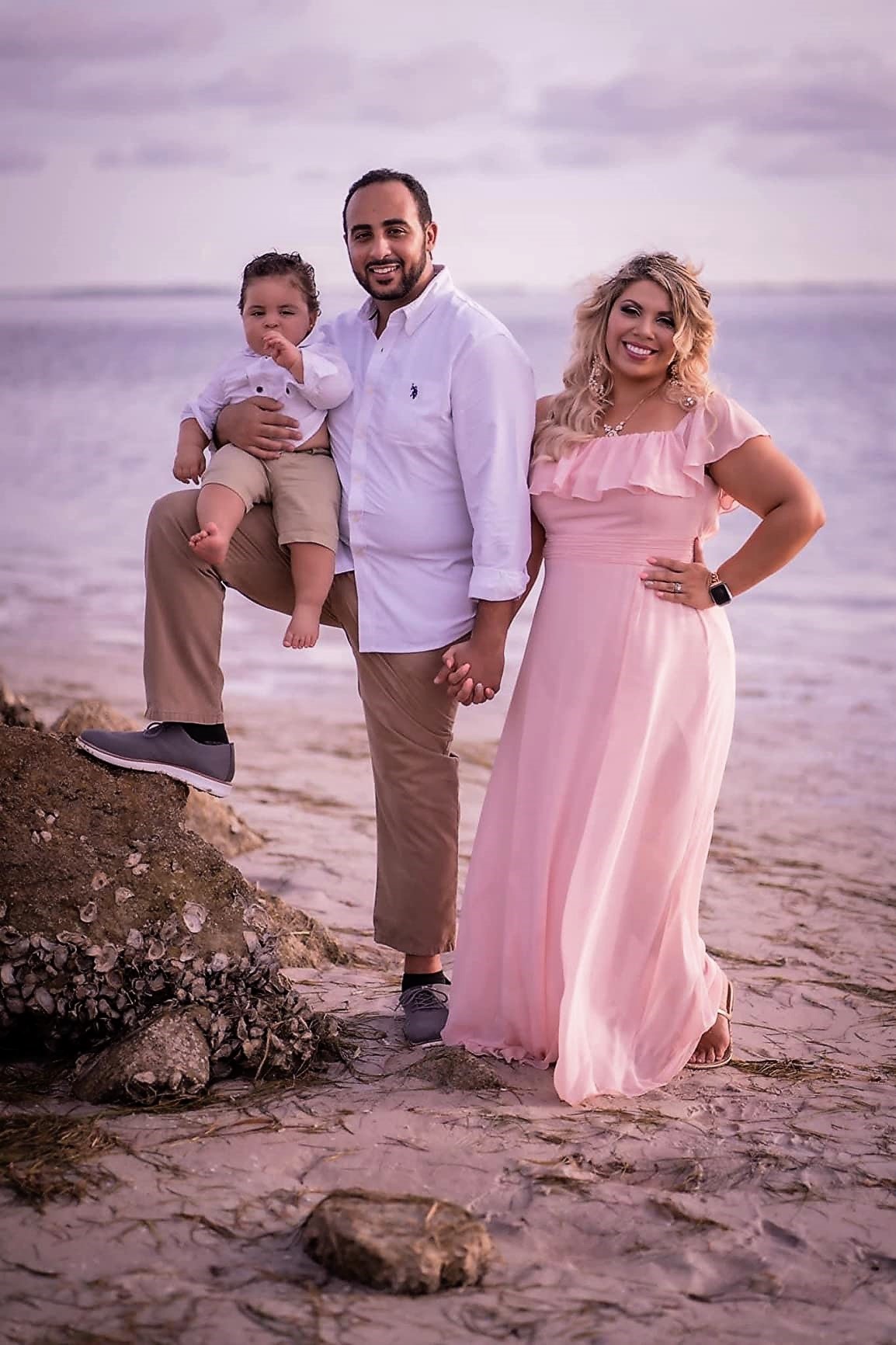 family beach photo outfits pink and khaki
