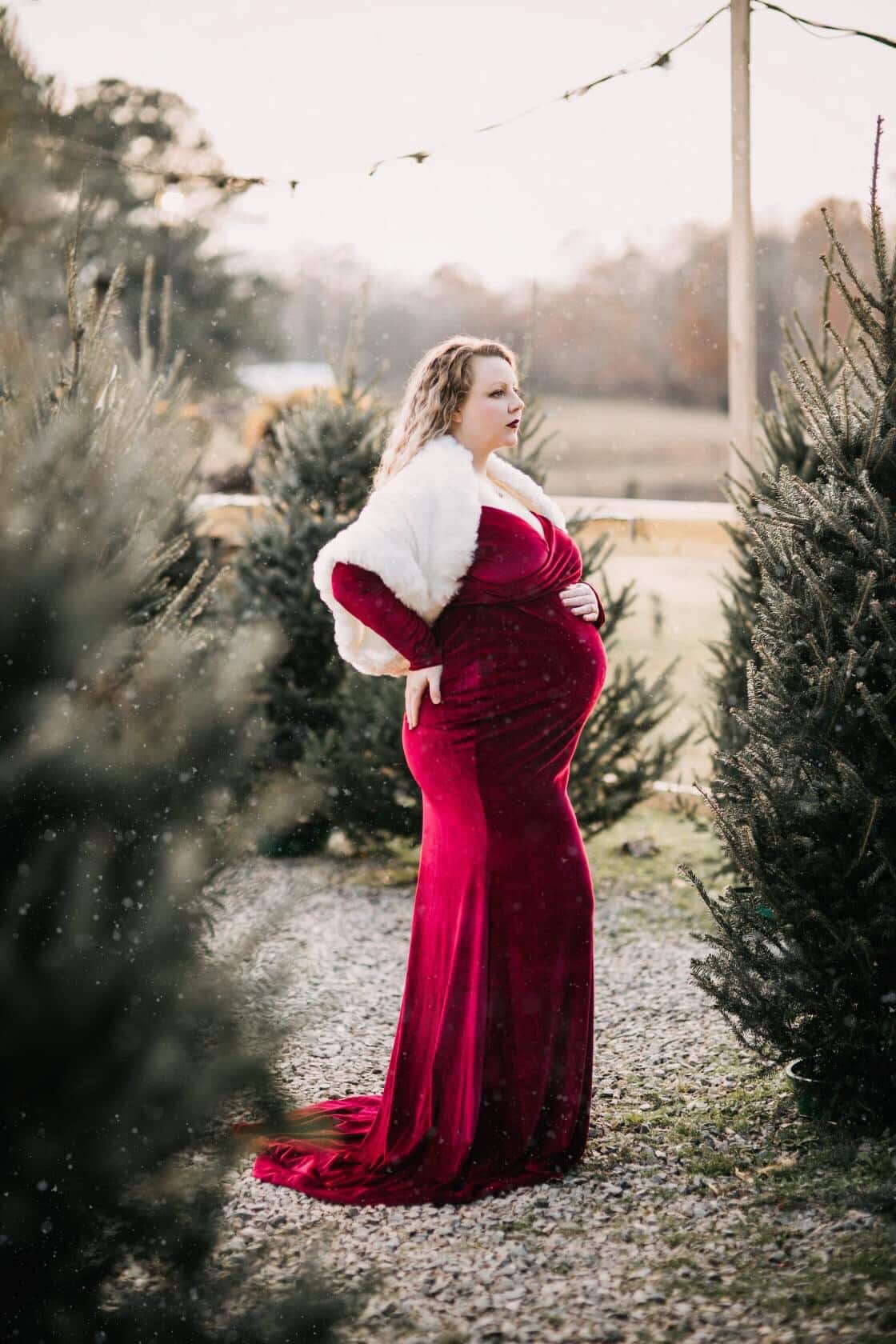 Winter Maternity Photoshoot Idea