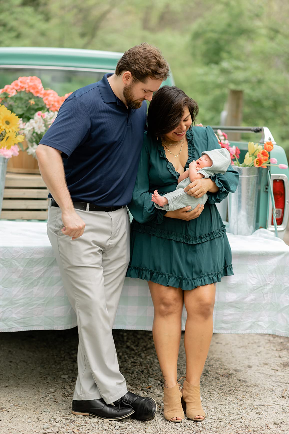 fall family photoshoot outfits dark green and navy blue